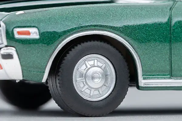 Tomica Limited Vintage Neo 1975 Nissan Gloria HT 2800 SGL 2 portes - Vert